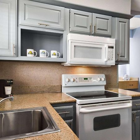 Days Inn & Suites By Wyndham Houston Hobby Airport Экстерьер фото