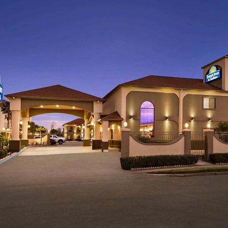 Days Inn & Suites By Wyndham Houston Hobby Airport Экстерьер фото